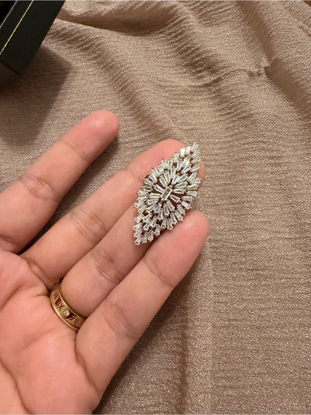 Women clear stones oval ring size 7